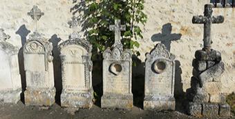 Pierres tombales du cimetière de Lamagdelaine (46)